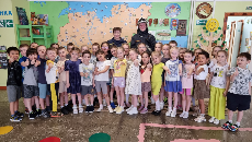 Герои в гостях у дошколят