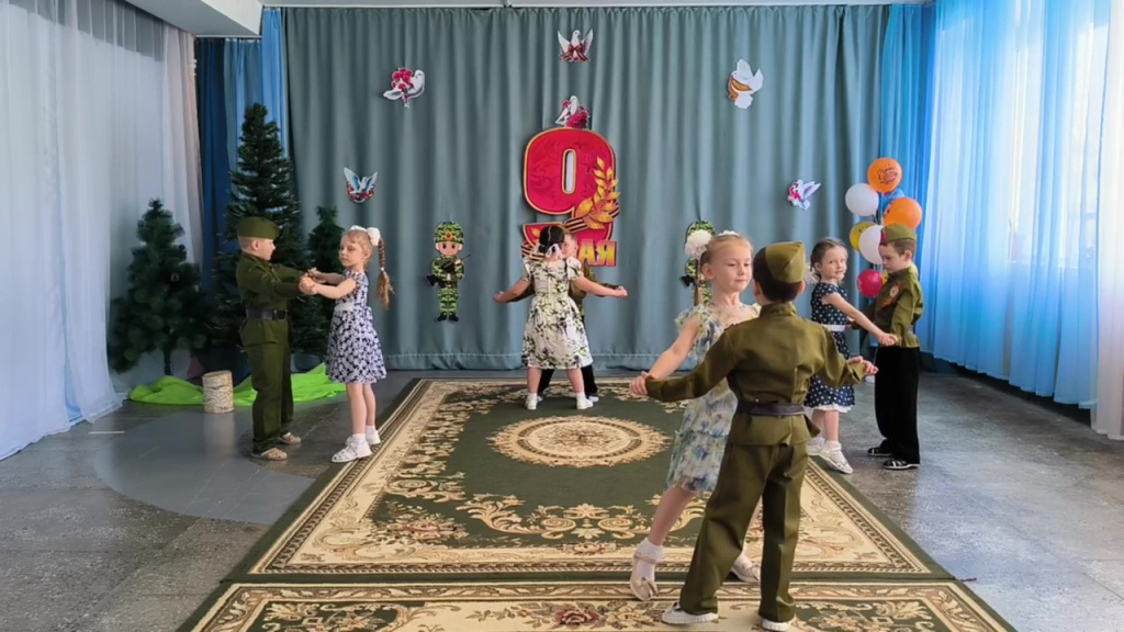 2. фото хореография дс 51 в лесу прифронтовом_Moment.jpg